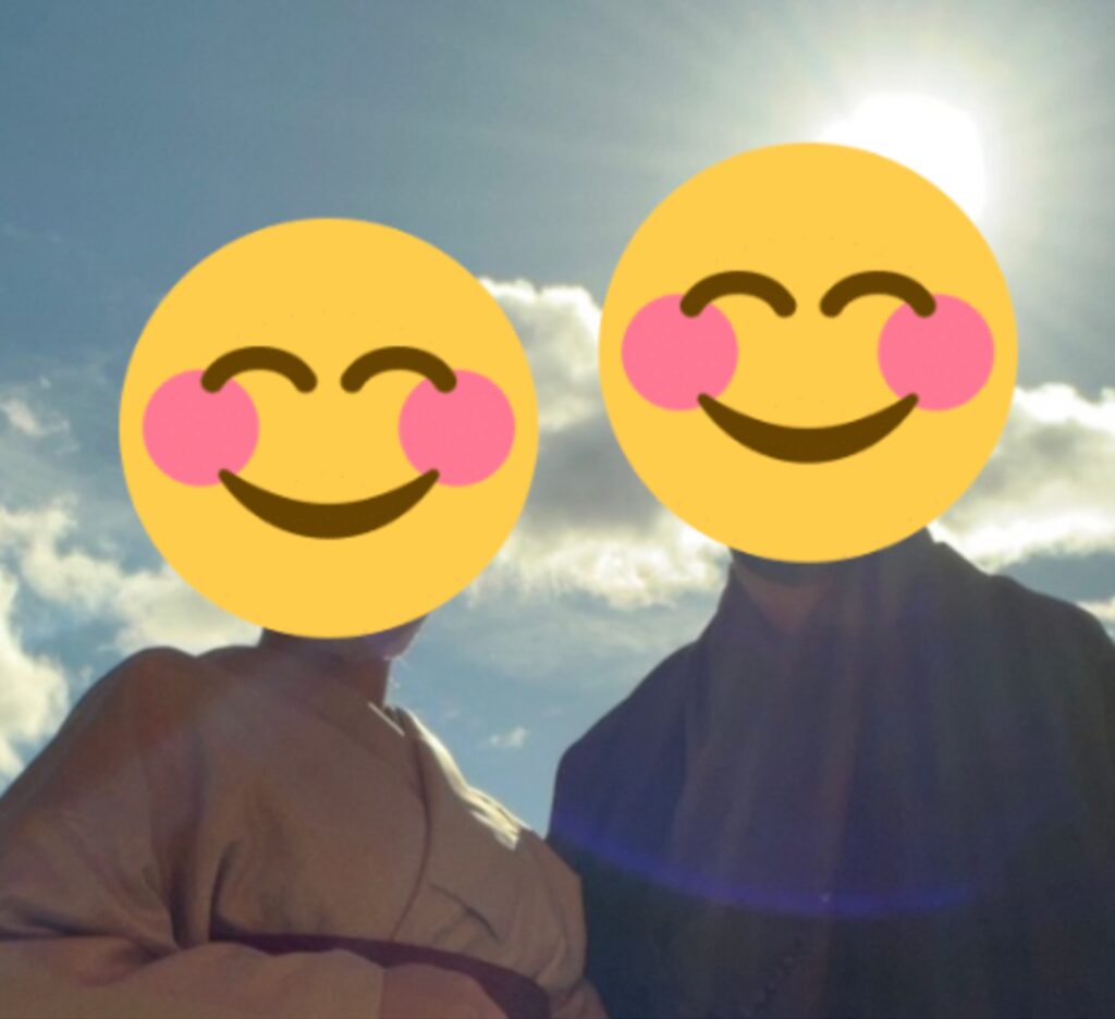 笑っているカップル